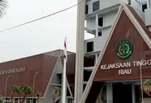 Gedung Kejati Riau di Jalan Jenderal Sudirman Pekanbaru, Riau.